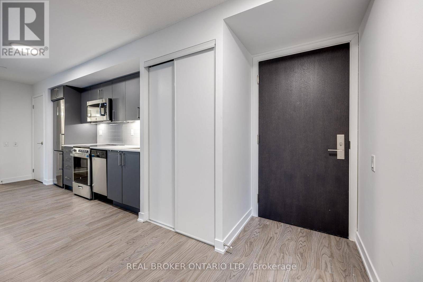 Toronto (clanton Park), ON M3H0E2,38 Monte Kwinter CT #704