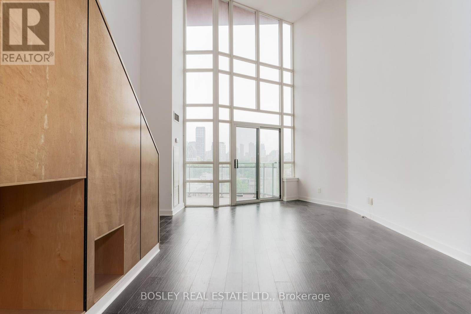 Toronto (moss Park), ON M5A4T7,255 Richmond ST East #818