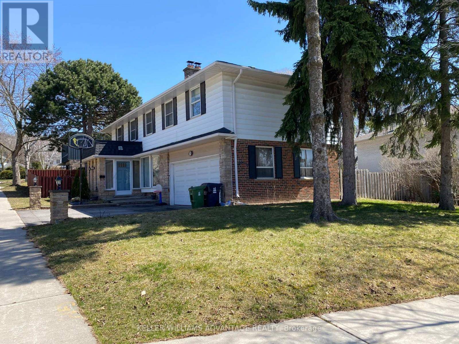 Toronto (henry Farm), ON M2J1C1,33 PARFIELD DRIVE