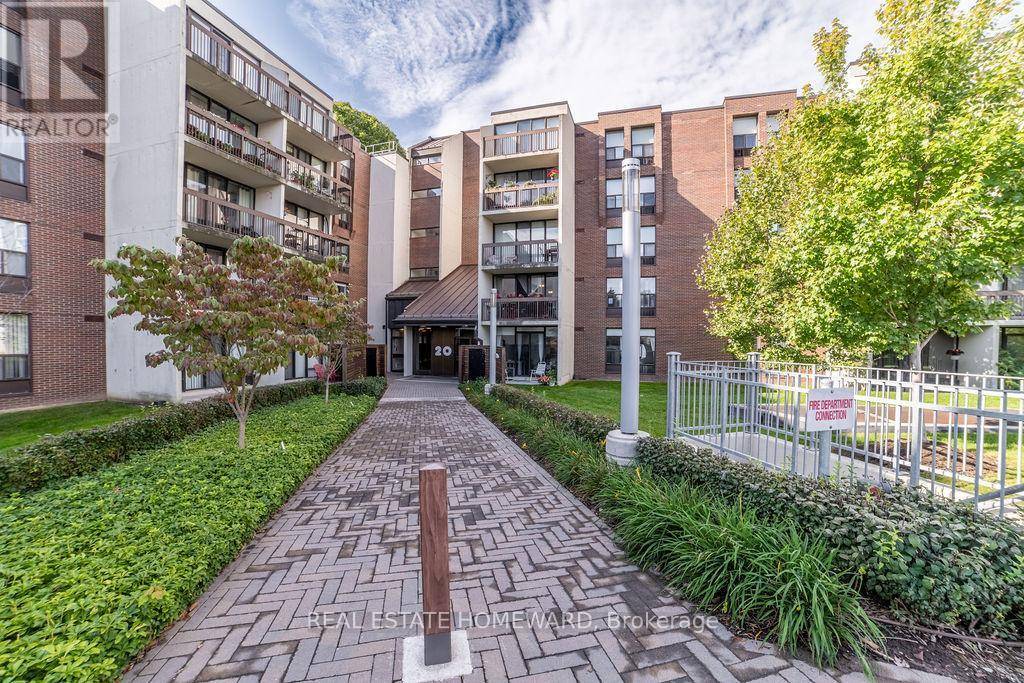 Toronto (willowdale East), ON M2N6B5,20 Fashion Roseway #415