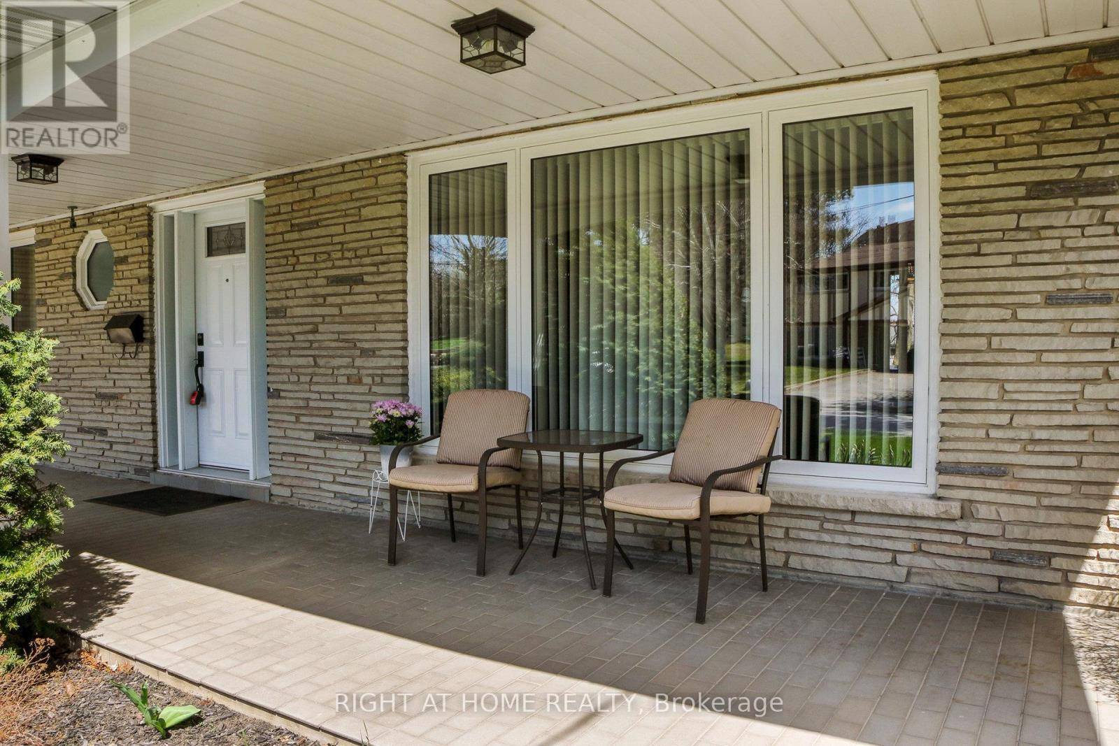 Toronto (newtonbrook East), ON M2M3R1,5 ROBINTER DRIVE