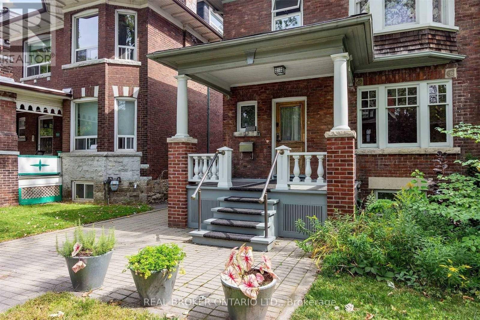 Toronto (palmerston-little Italy), ON M6G2P2,499 PALMERSTON BOULEVARD