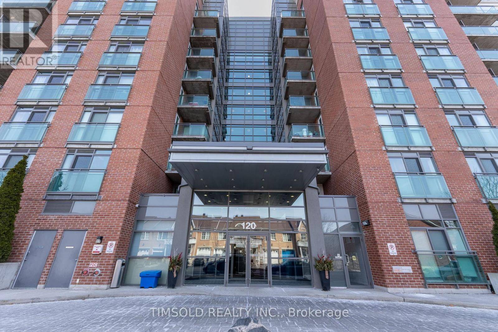 Toronto (banbury-don Mills), ON M3C4J1,120 Dallimore CIR #102