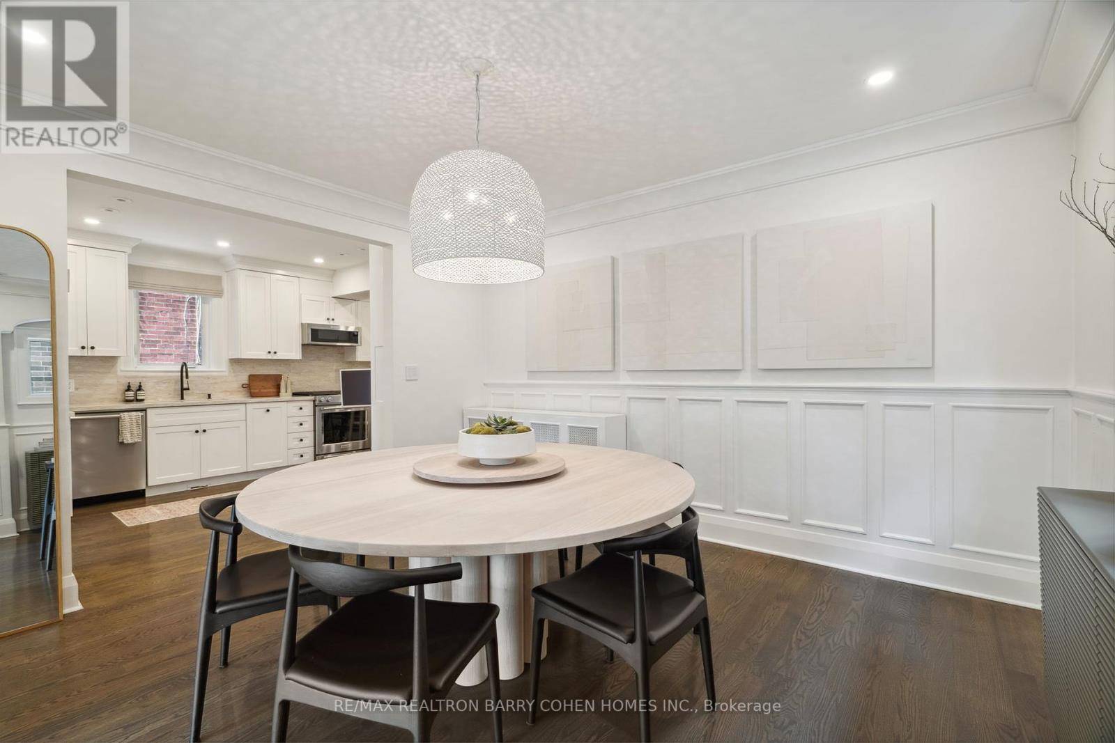 Toronto (forest Hill South), ON M5P2M7,323 WARREN ROAD