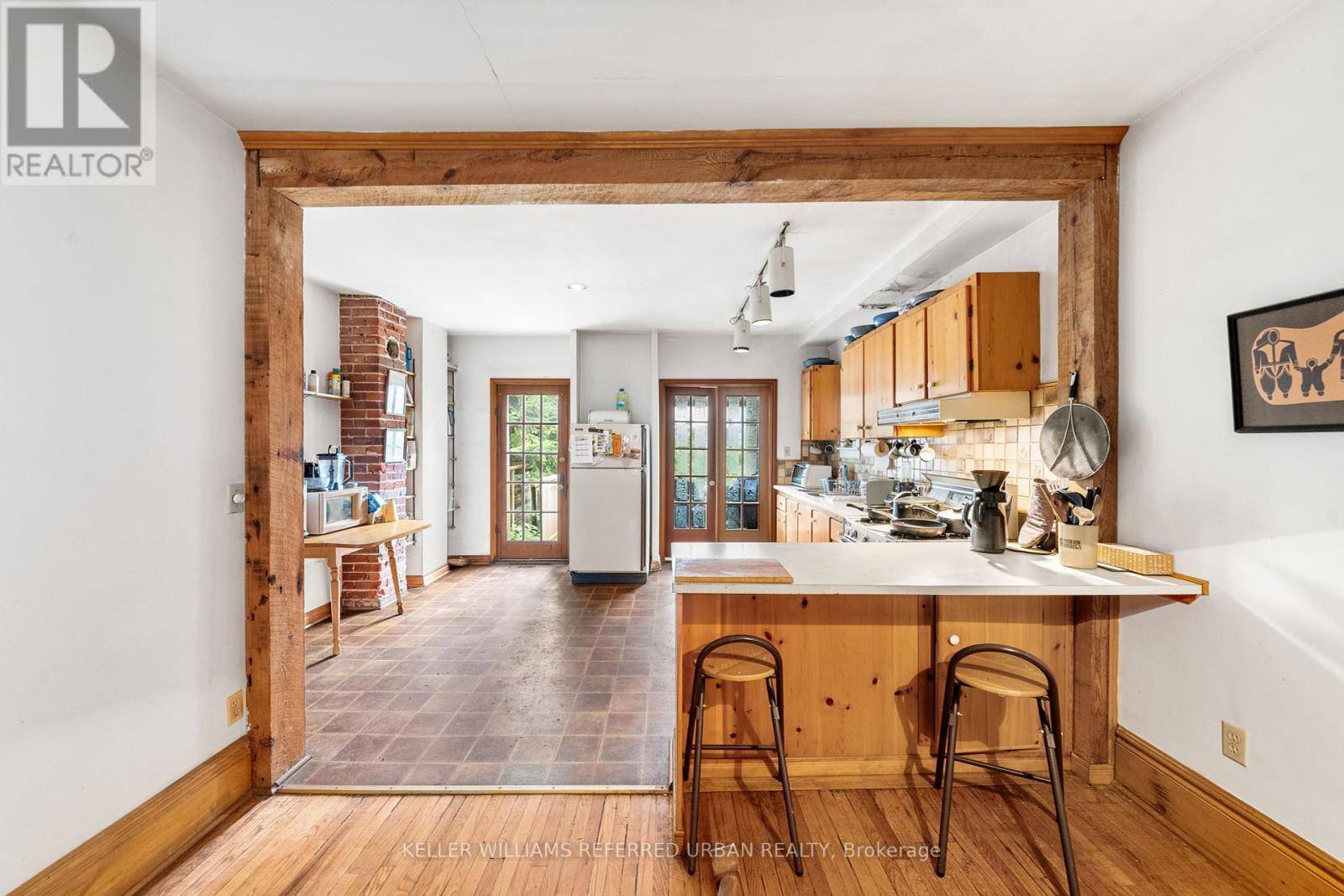 Toronto (trinity-bellwoods), ON M6J2R5,123 GORE VALE AVENUE