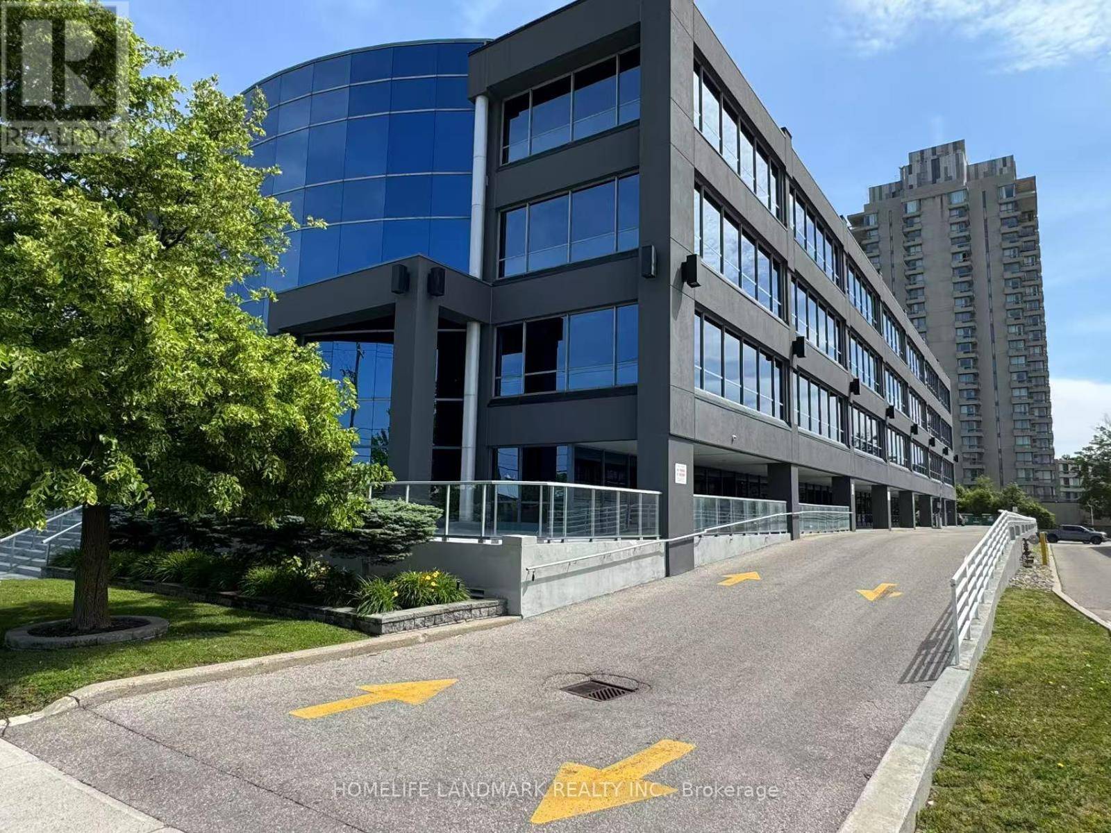Toronto (st. Andrew-windfields), ON M3B3P6,23 Lesmill RD #101