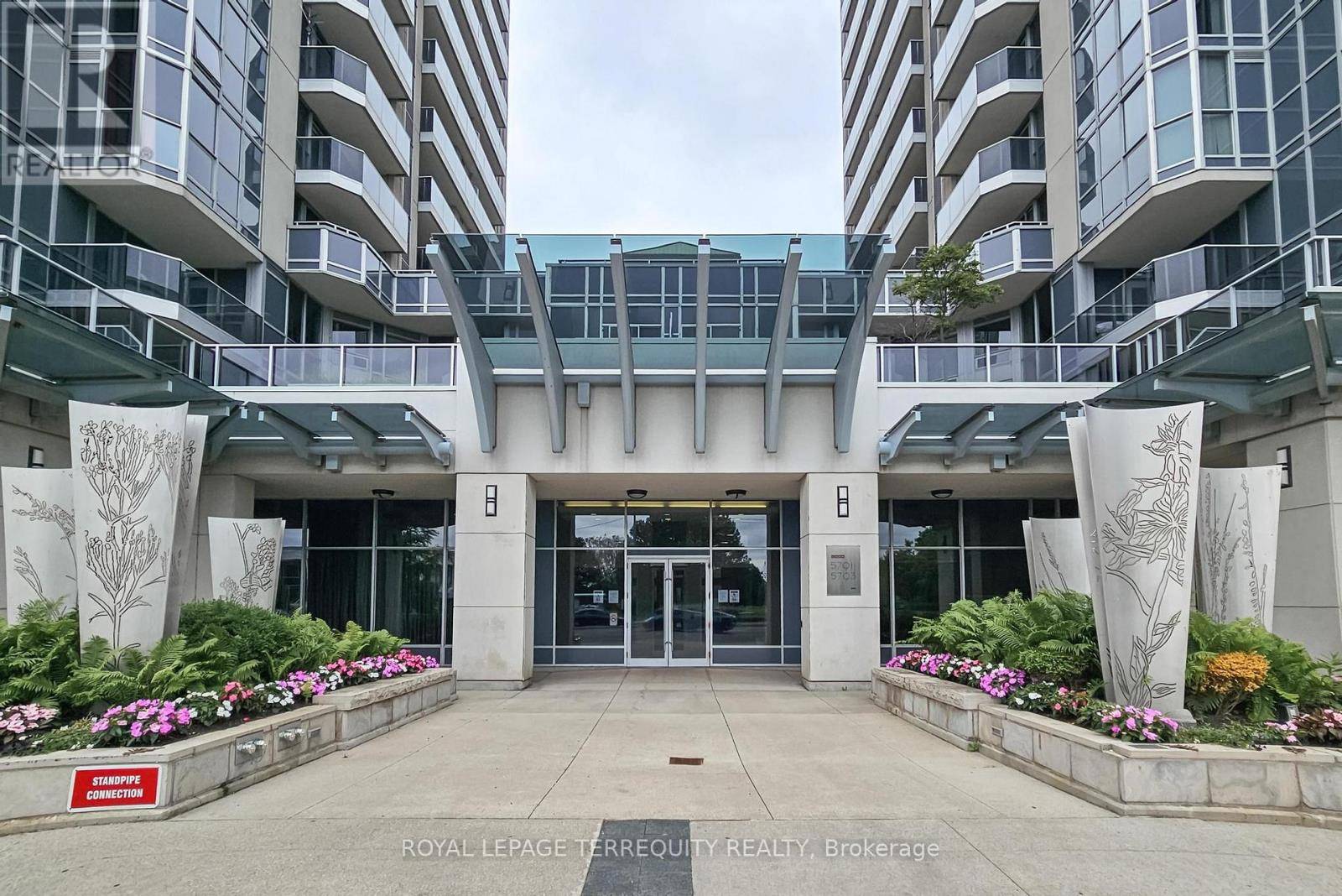 Toronto (newtonbrook East), ON M2M0A8,5791 Yonge ST #PH106