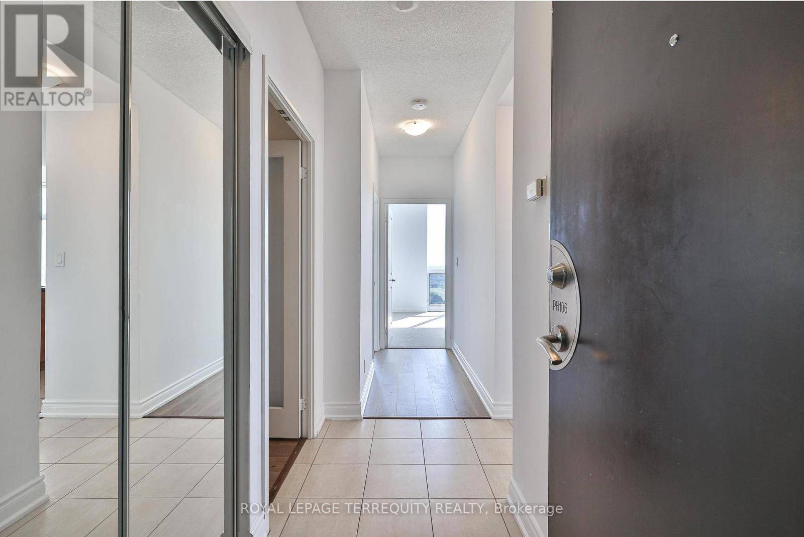 Toronto (newtonbrook East), ON M2M0A8,5791 Yonge ST #PH106