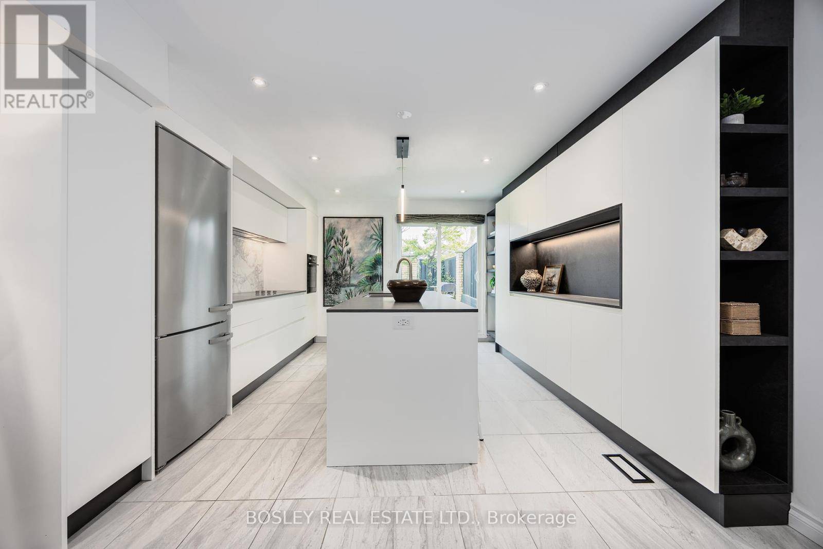 Toronto (rosedale-moore Park), ON M4T1B1,95 Summerhill AVE #10