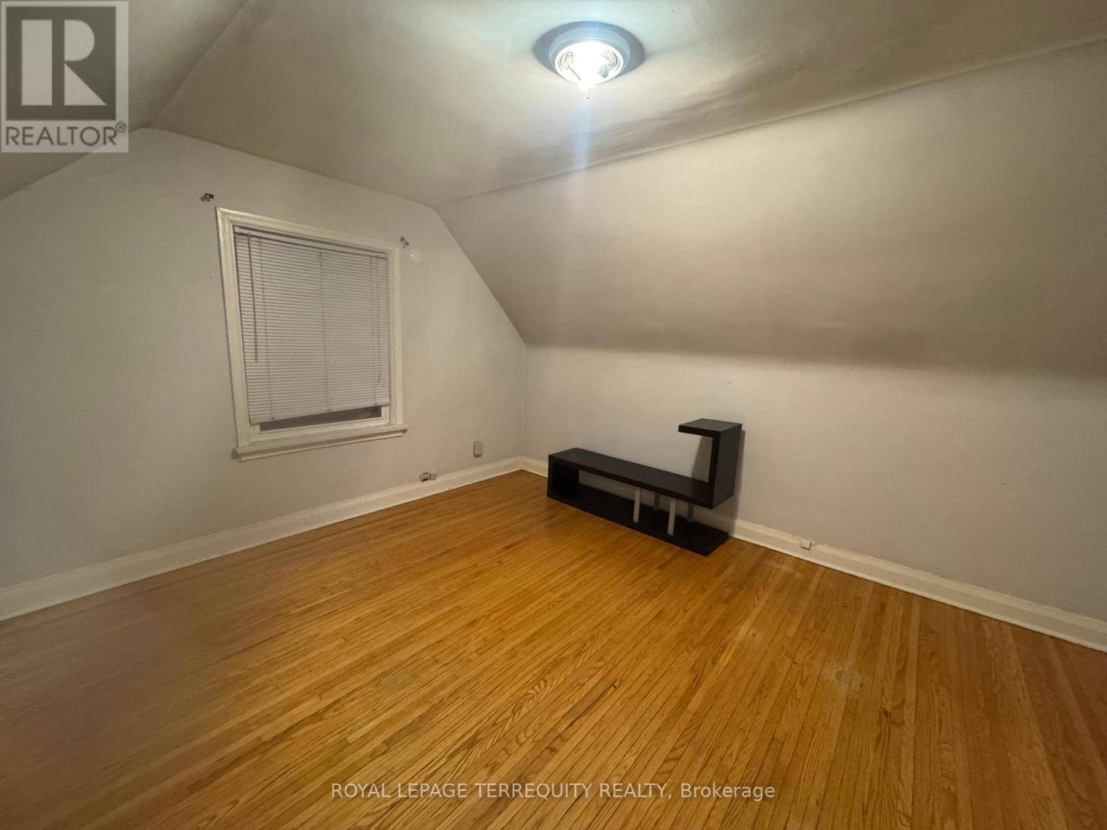 Toronto (lansing-westgate), ON M2N1M7,127 Sheppard AVE West #Top Floor