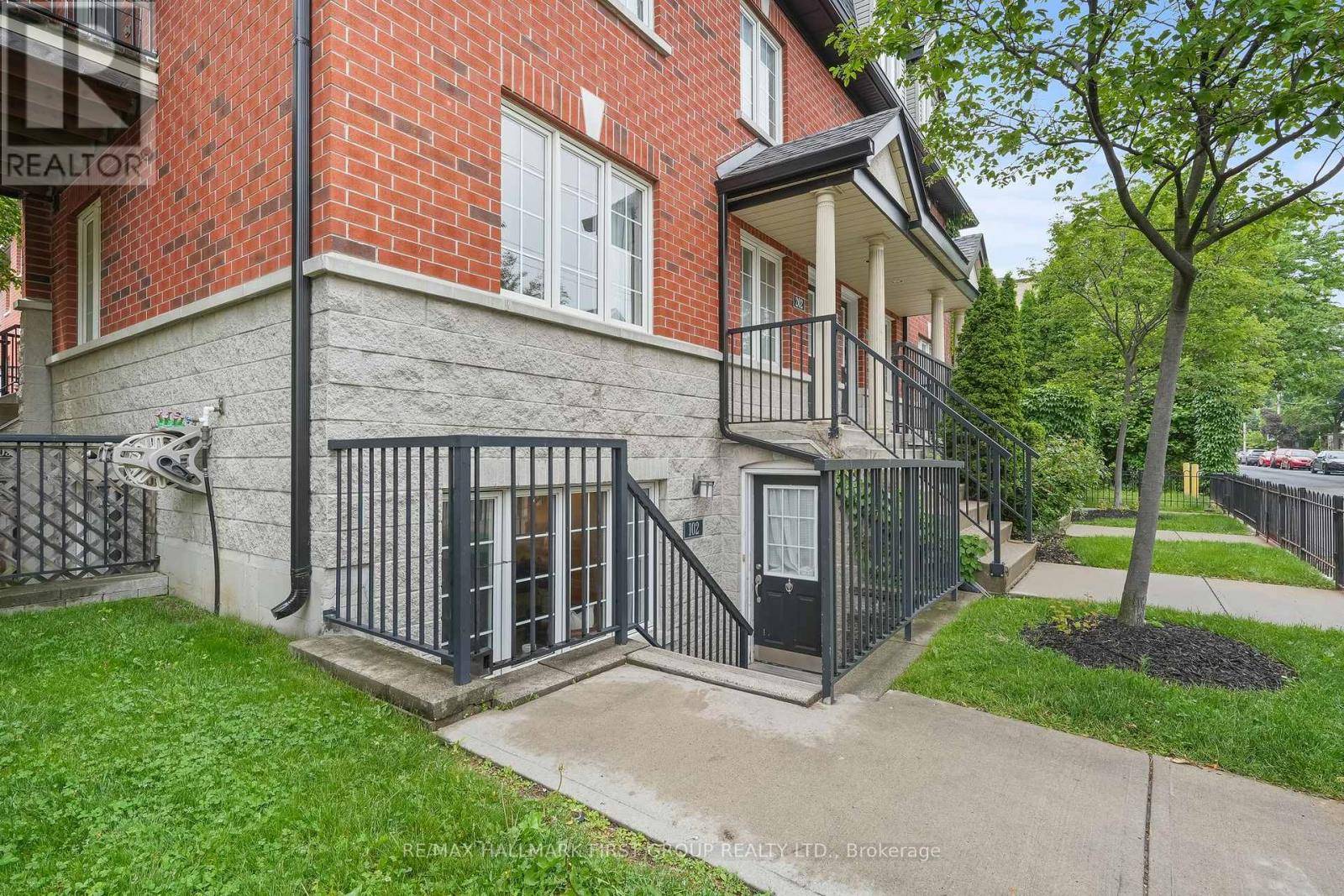Toronto (dufferin Grove), ON M6H4A4,262 St. Helen's AVE #102