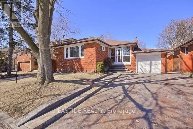 Toronto (newtonbrook West), ON M2M1N2,182 MOORE PARK AVENUE
