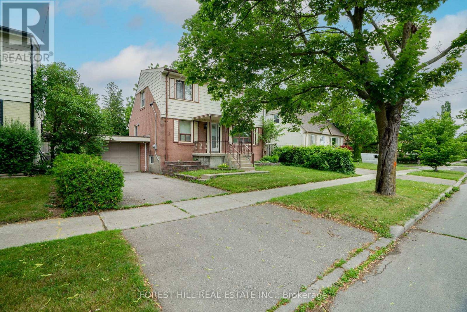 Toronto (newtonbrook West), ON M2M1M3,160 PLEASANT AVENUE