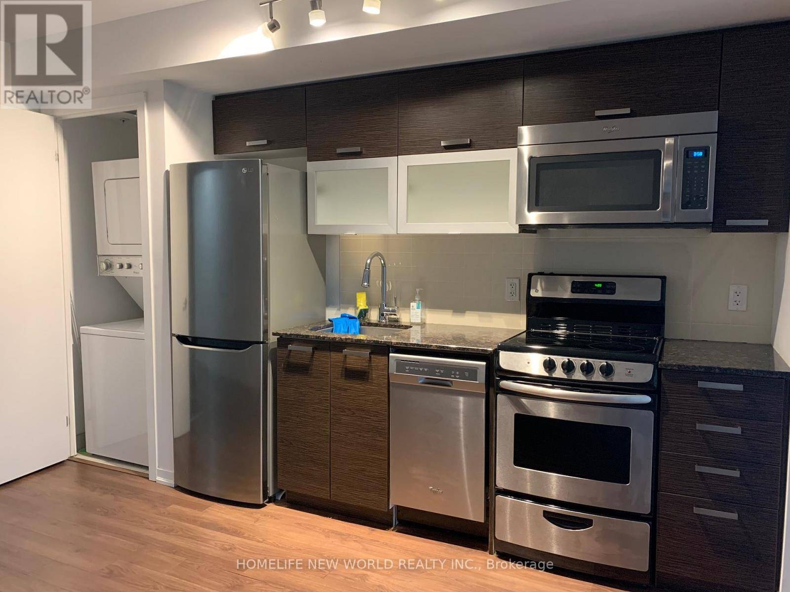 Toronto (little Portugal), ON M6J0B1,68 Abell ST #506