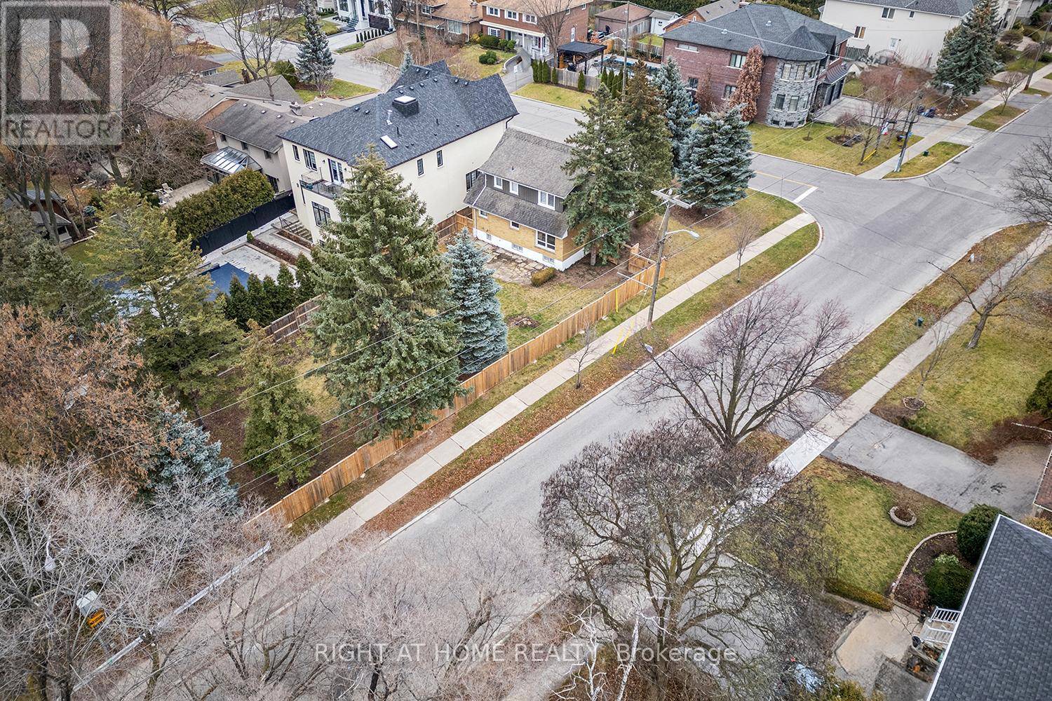 Toronto (newtonbrook East), ON M2M2K4,190 NORTHWOOD DRIVE