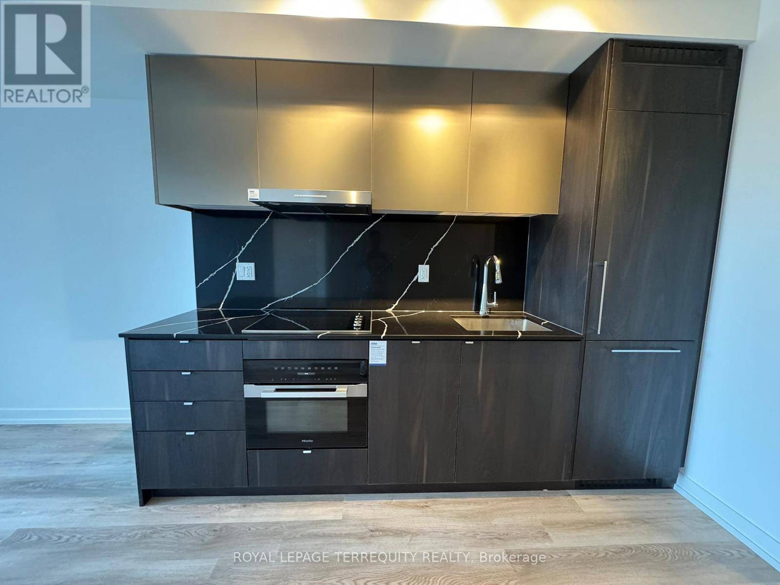 Toronto (annex), ON M4W0B8,771 Yonge ST #1705