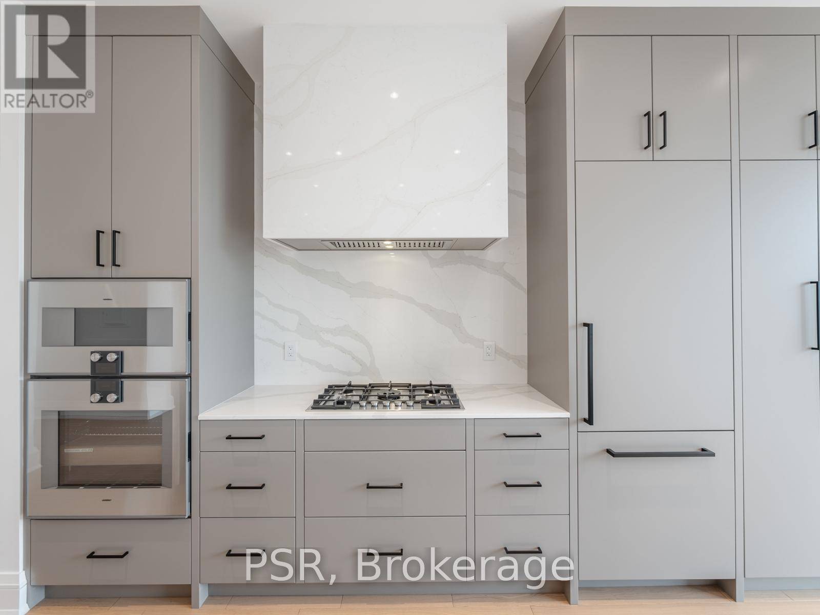 Toronto (humewood-cedarvale), ON M5P3L1,2010 Bathurst ST #4C