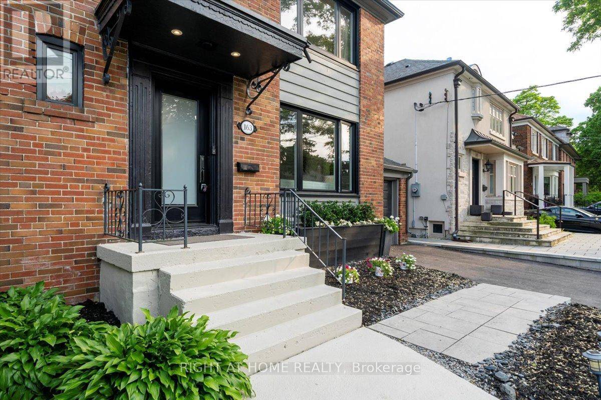 Toronto (humewood-cedarvale), ON M6C1W6,163 AVA ROAD