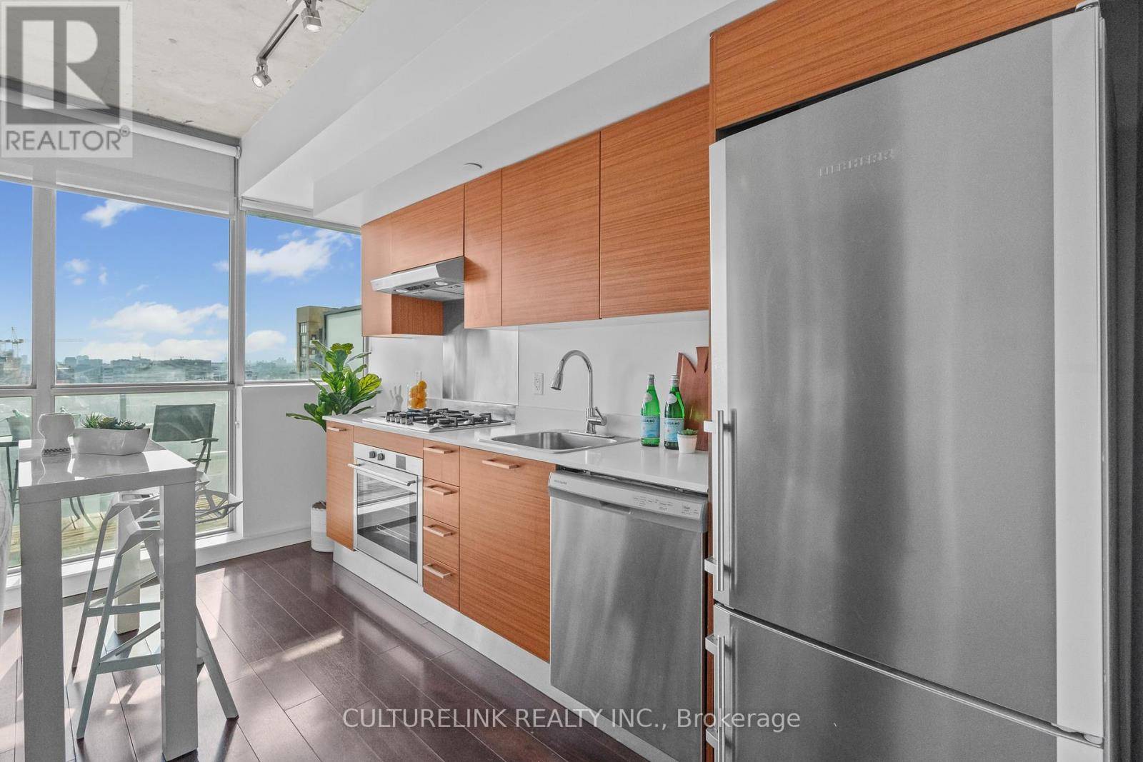 Toronto (waterfront Communities), ON M5V1K5,375 King ST West #1901