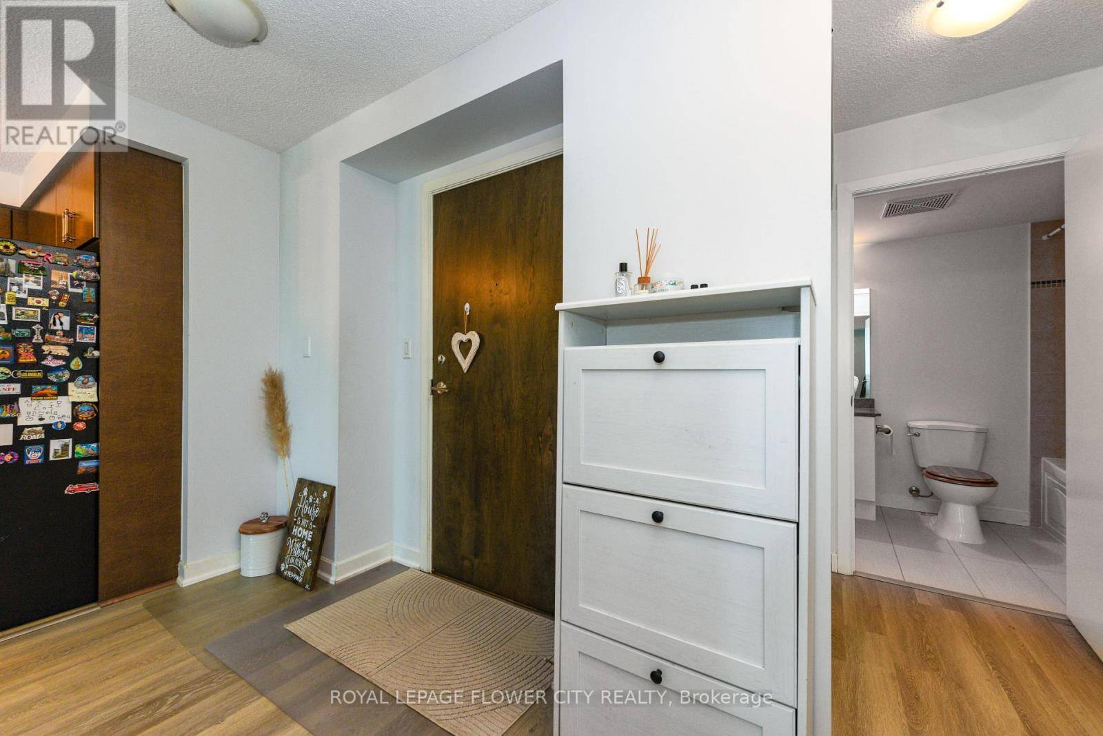 Toronto (waterfront Communities), ON M5J2Z6,18 Harbour ST #1001