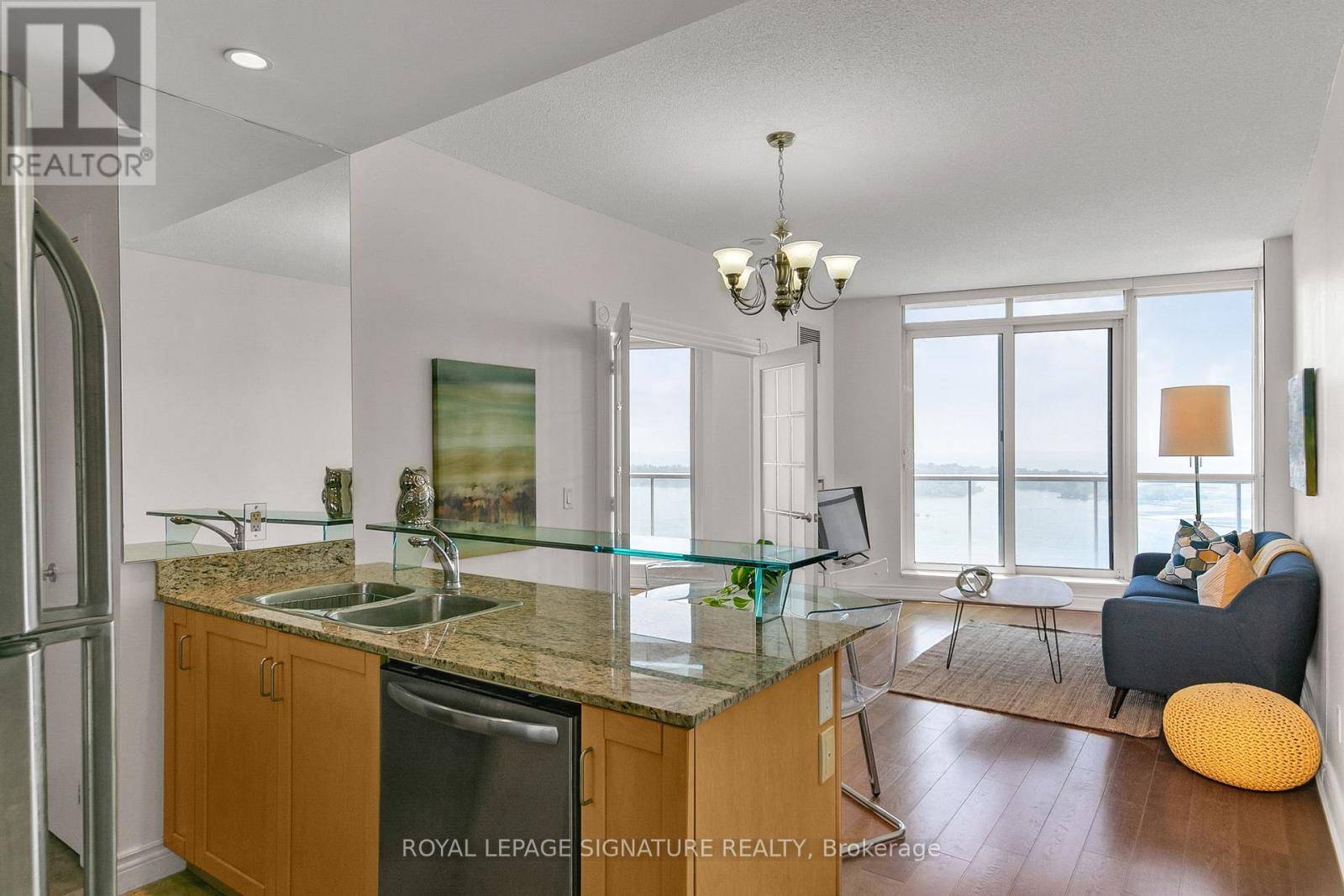 Toronto (waterfront Communities), ON M5J2Y5,208 Queens Quay West #3107