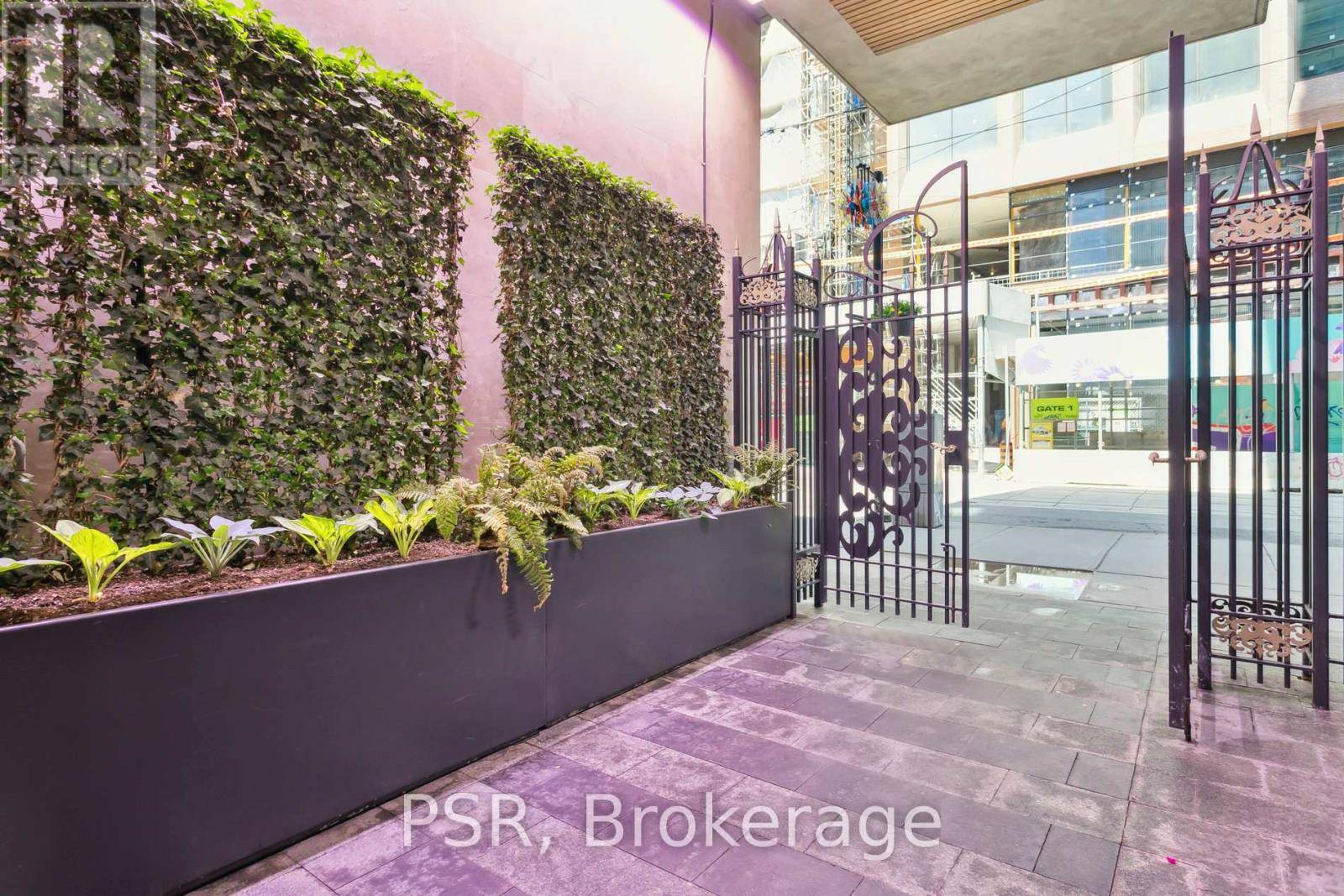 Toronto (waterfront Communities), ON M5V1K5,375 King ST #1207