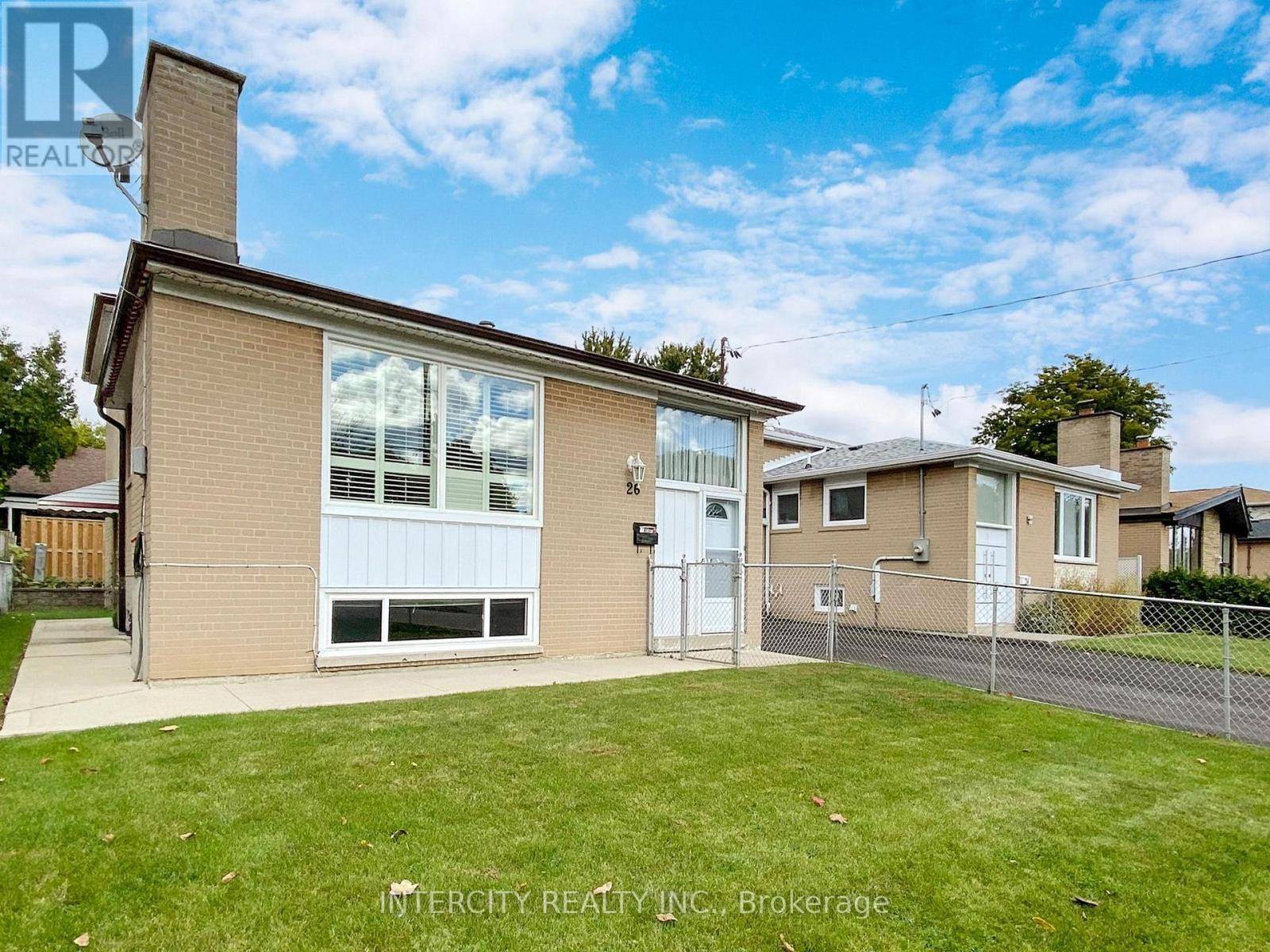 Toronto (newtonbrook West), ON M2R2R8,26 DONNALYN DRIVE
