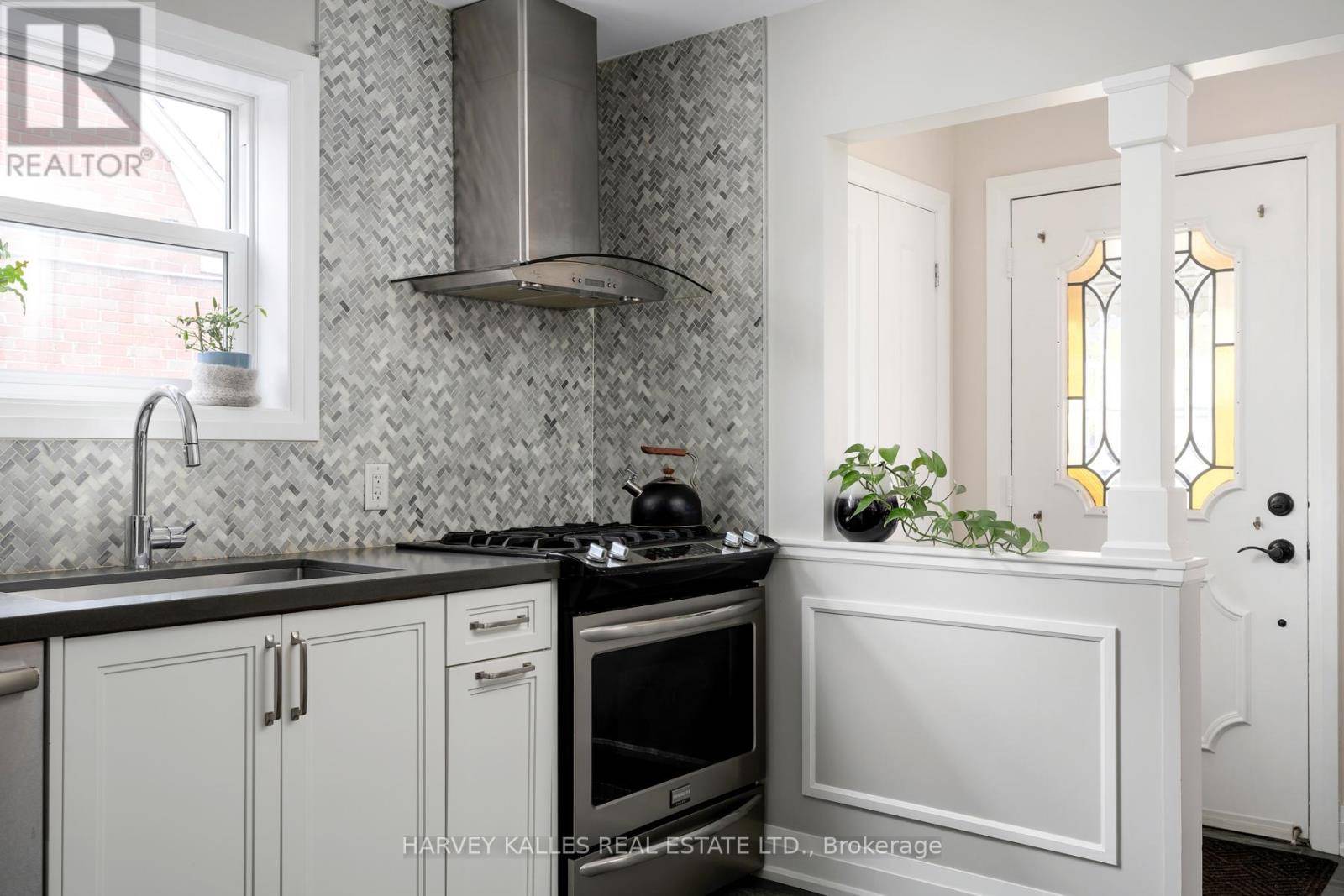 Toronto (clanton Park), ON M3H1X5,89 CHARLESWOOD DRIVE