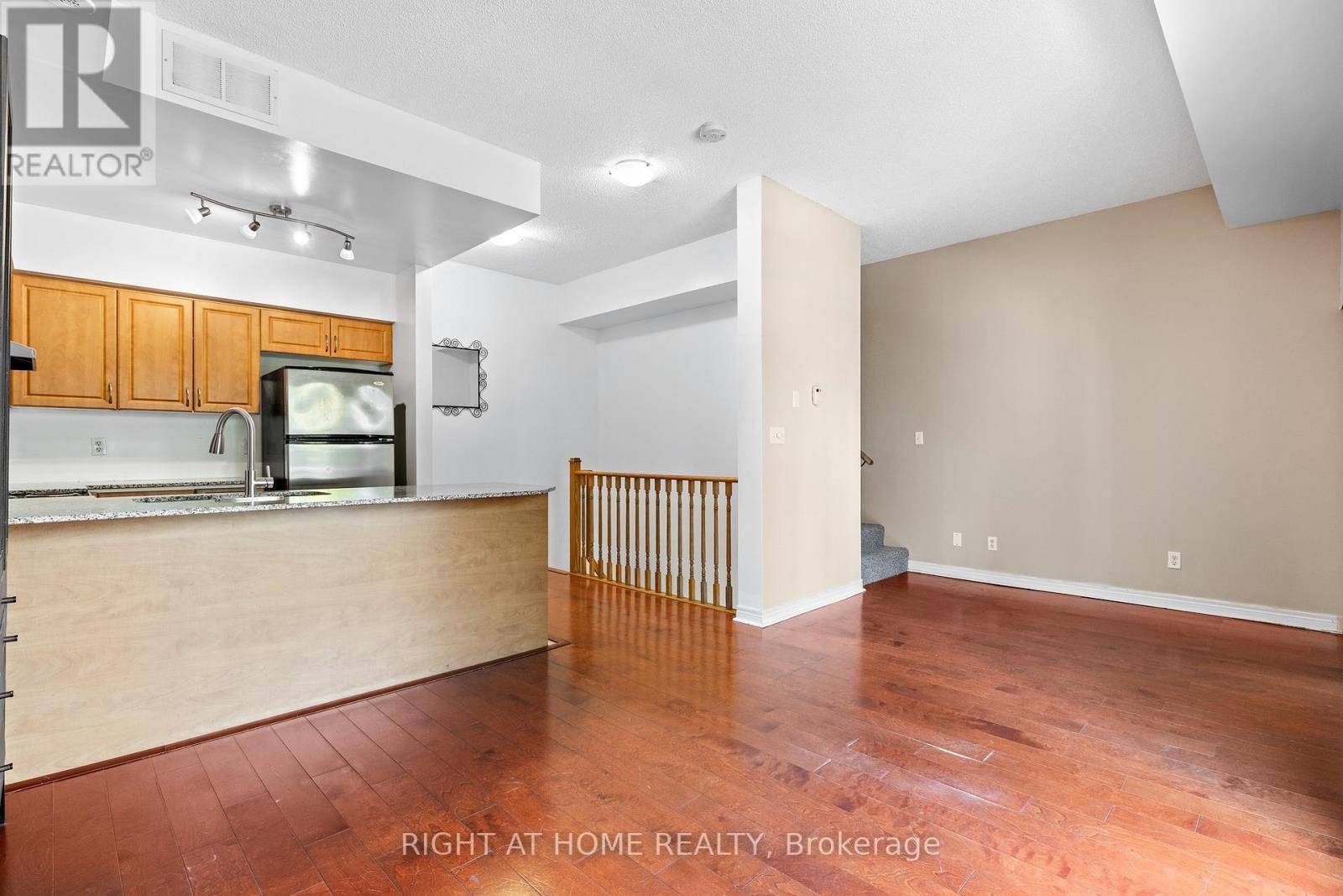 Toronto (cabbagetown-south St. James Town), ON M4X1G1,205 Wellesley ST East #205