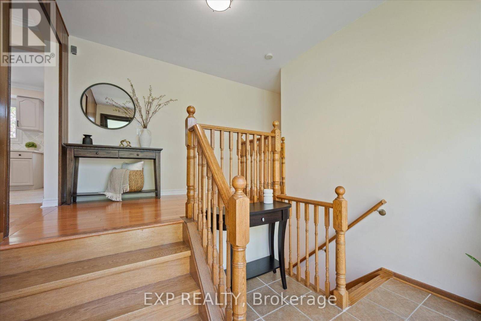 Toronto (bayview Village), ON M2K1X1,17 RAVENSCROFT CIRCLE