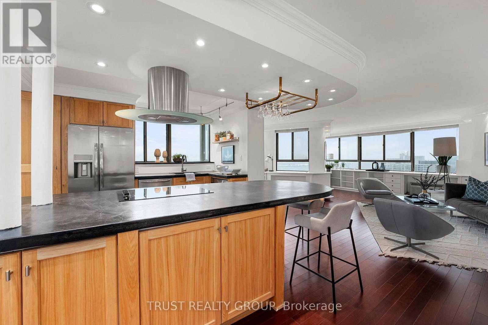 Toronto (waterfront Communities), ON M5J2N4,270 Queens Quay West #1201/02