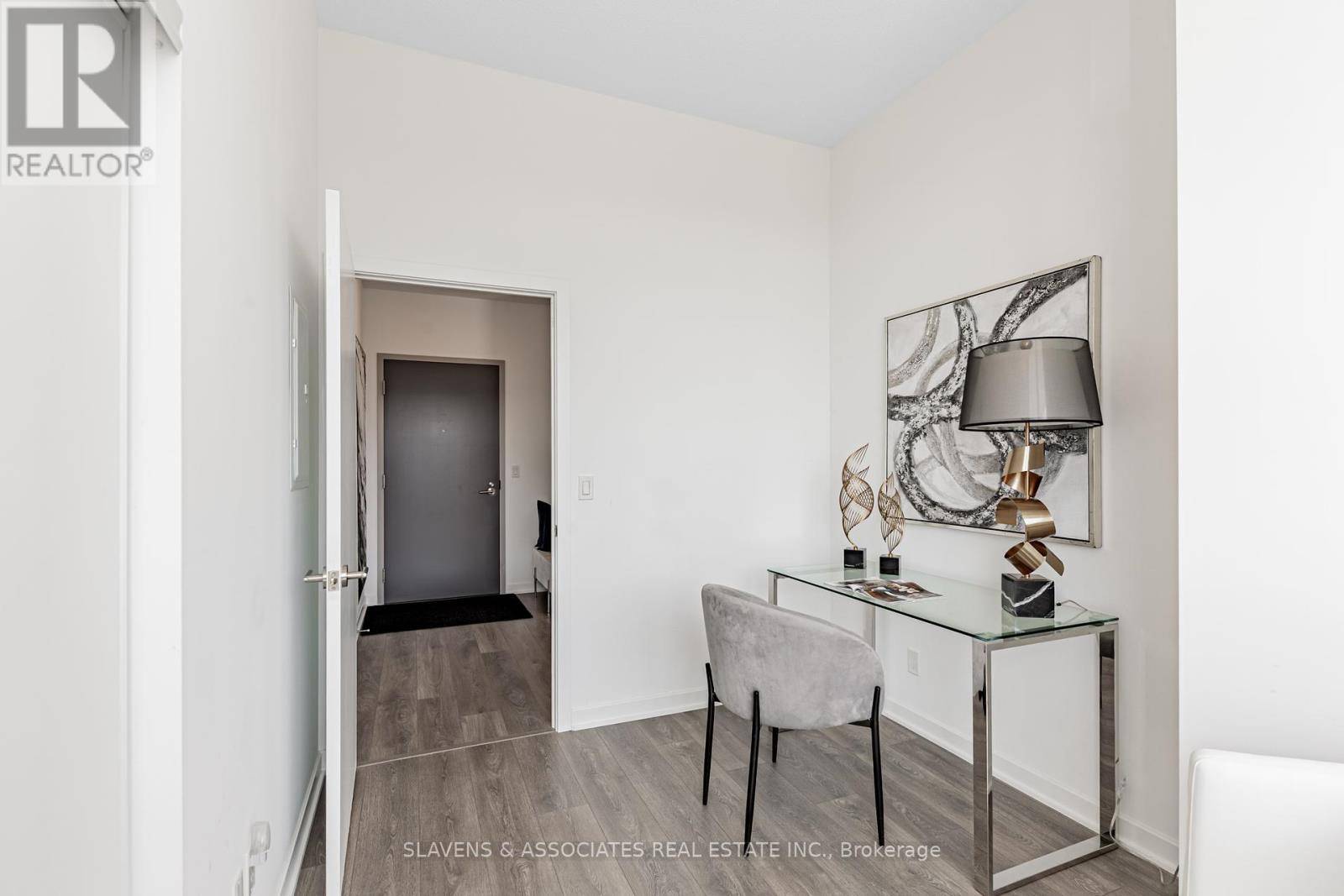 Toronto (henry Farm), ON M2J0H4,38 Forest Manor RD #206