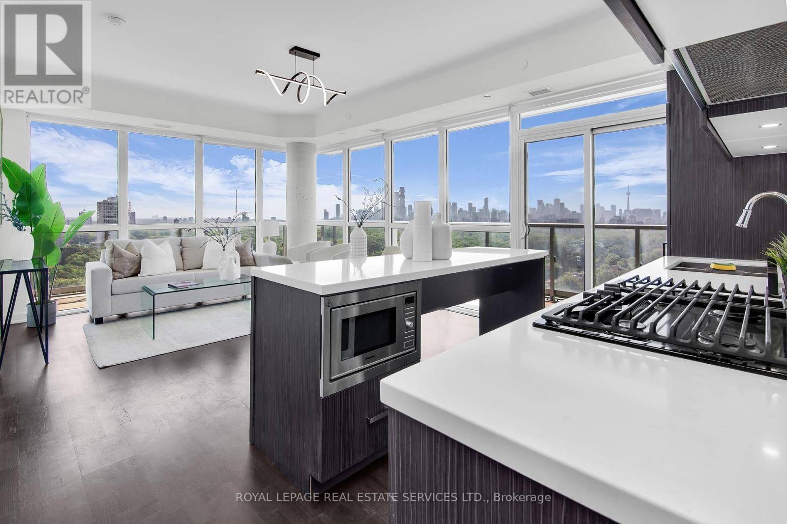 Toronto (casa Loma), ON M5P0A2,501 St Clair AVE West #1405