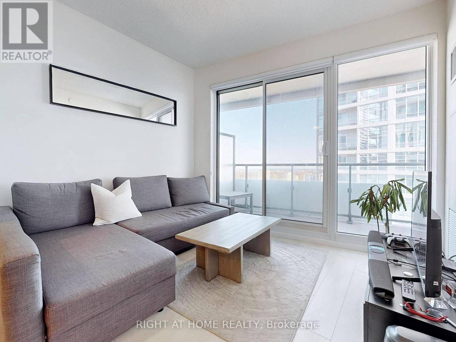 Toronto (mount Pleasant West), ON M4S2B4,2221 Yonge ST #2504