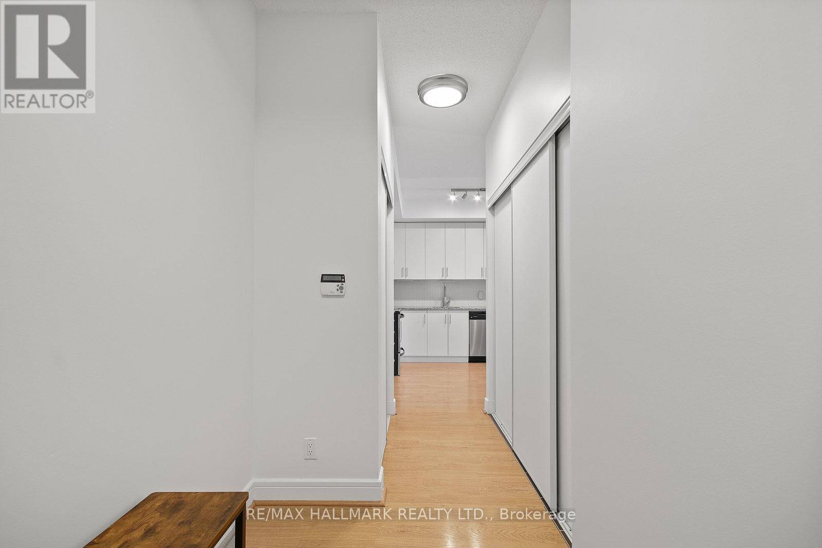 Toronto (moss Park), ON M5A2M5,112 George ST #1602