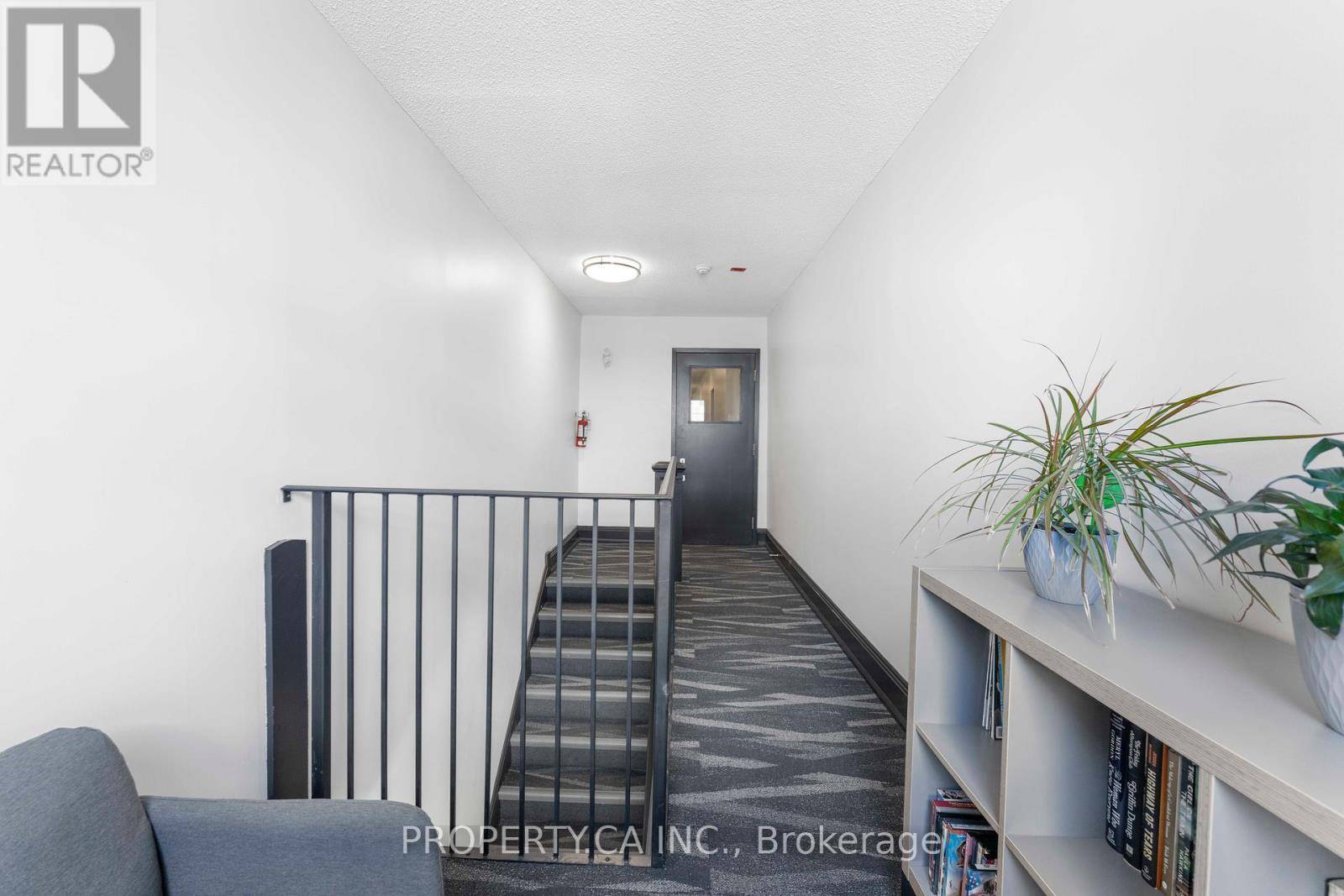 Toronto (forest Hill South), ON M6C2M1,114 Vaughan RD #402