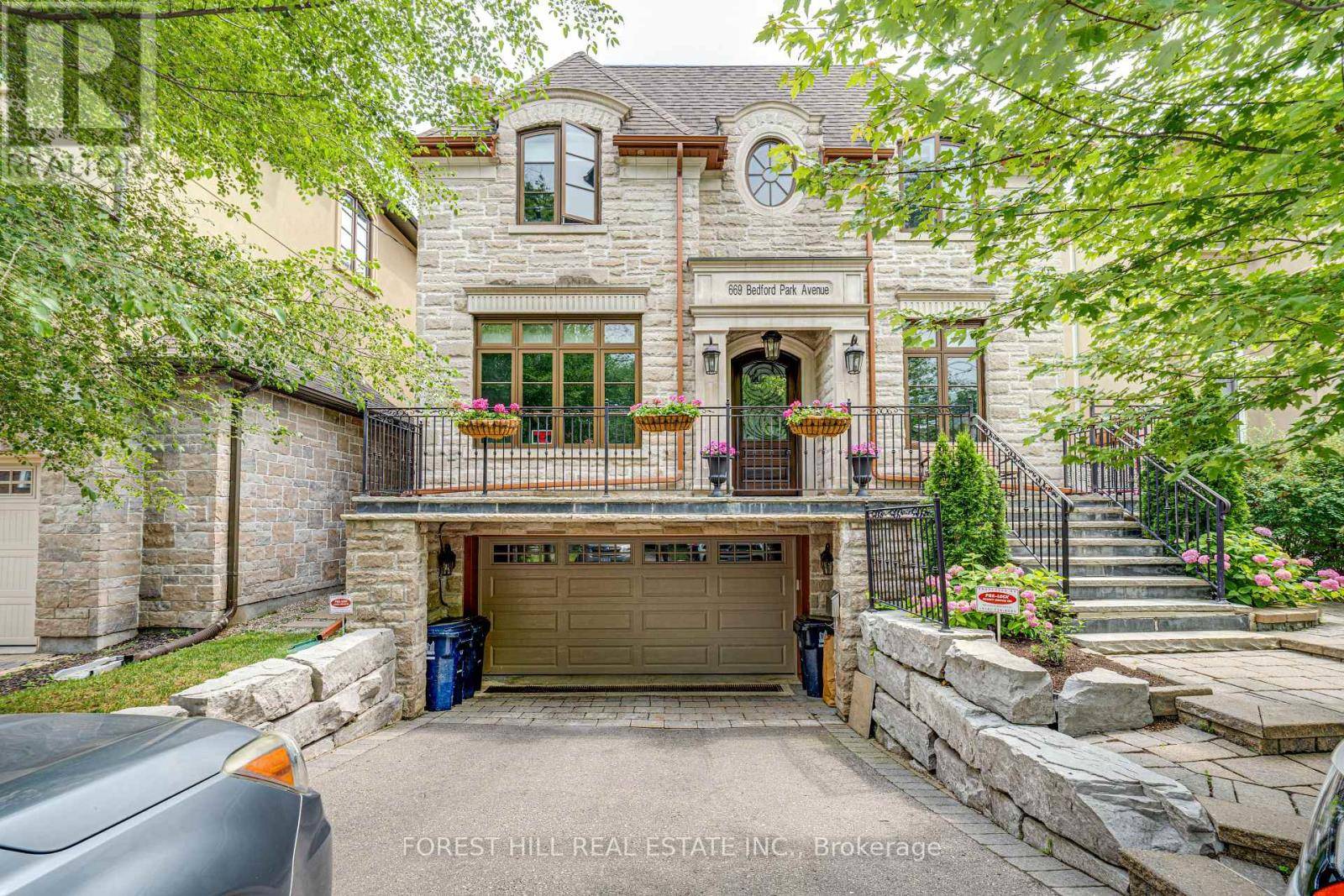Toronto (bedford Park-nortown), ON M5M1K4,669 BEDFORD PARK AVENUE