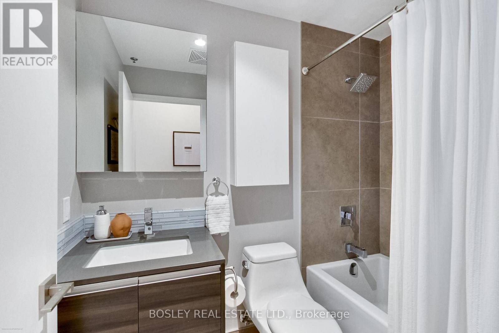 Toronto (little Portugal), ON M6J0E5,20 Minowan Miikan LN #1903