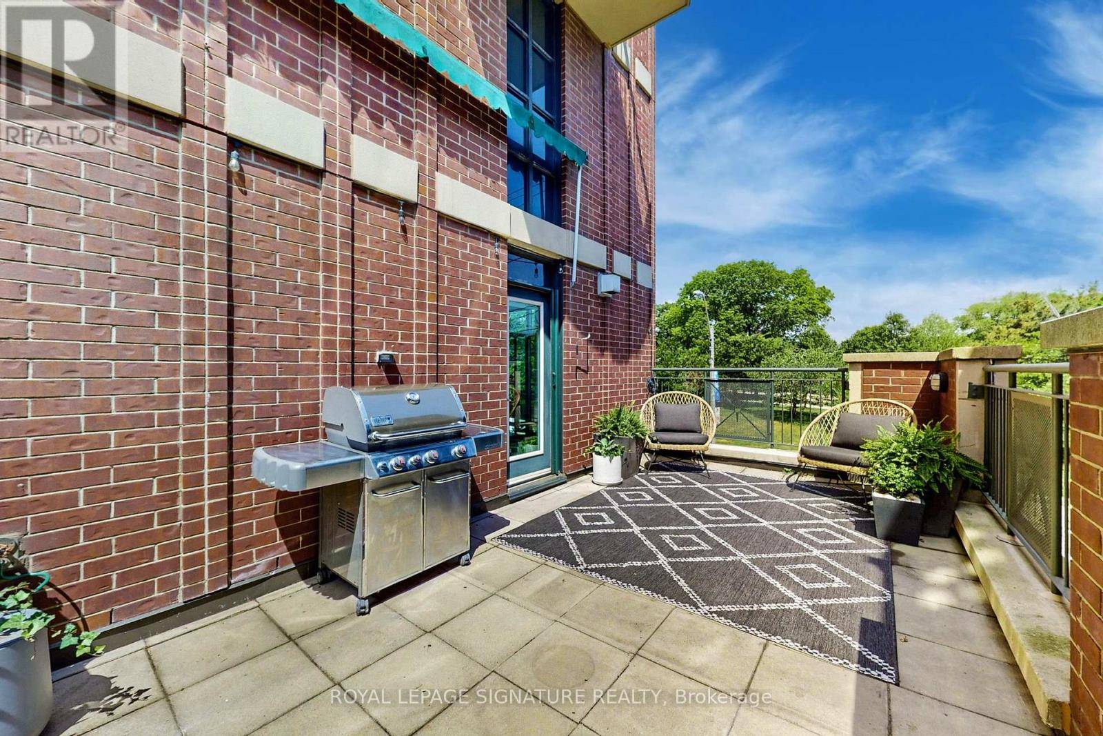 Toronto (trinity-bellwoods), ON M6J3X4,901 Queen ST West #231