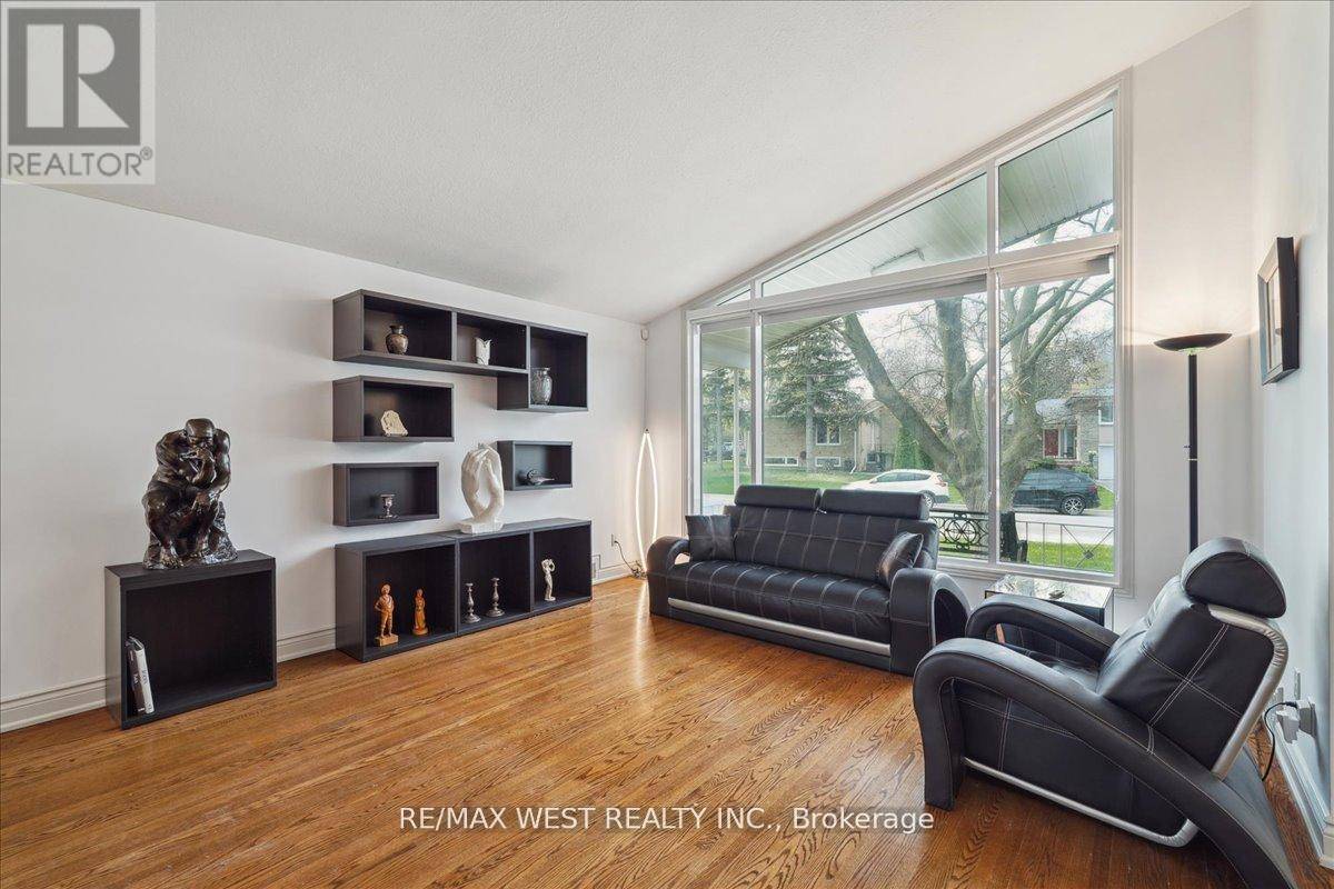 Toronto (bathurst Manor), ON M3H4V9,40 ARLSTAN DRIVE
