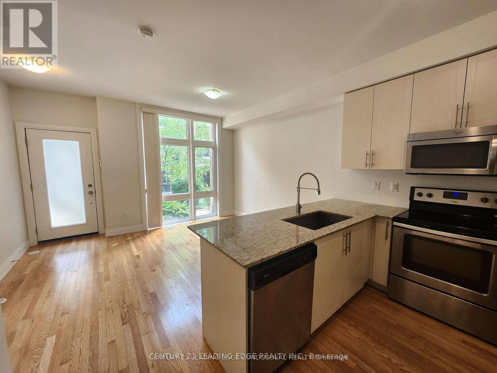 Toronto (newtonbrook West), ON M2M0B5,19 Eldora AVE #47