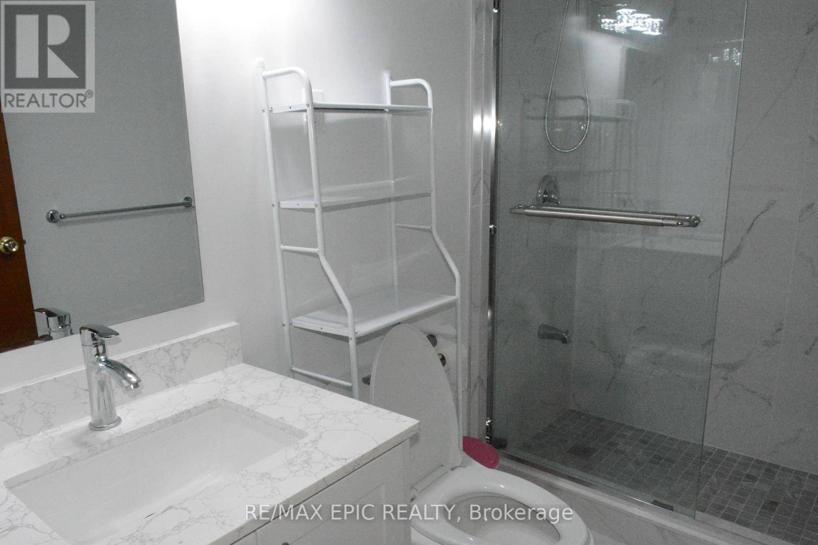 Toronto (trinity-bellwoods), ON M6J2G4,137 Markham ST #main
