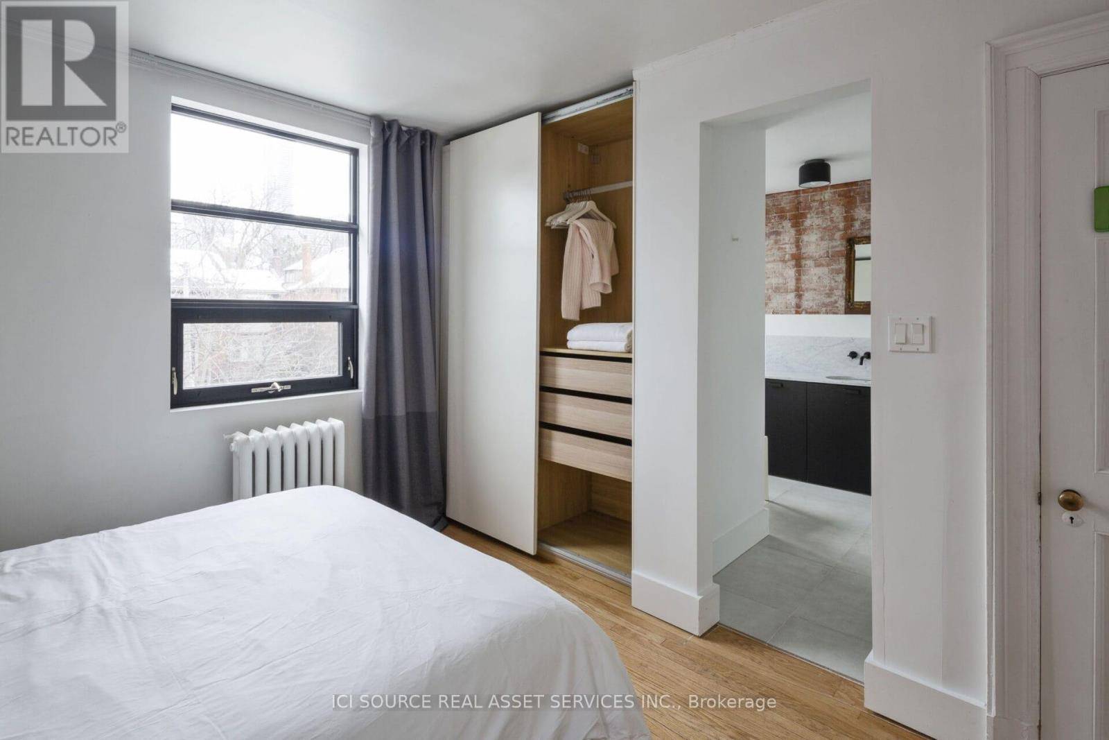 Toronto (rosedale-moore Park), ON M4W1T5,70 CRESCENT ROAD