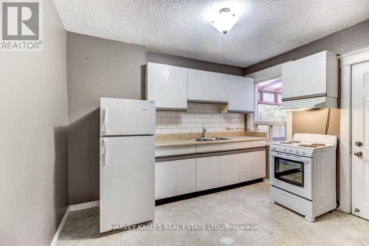 Toronto (casa Loma), ON M5R3H3,1215 Bathurst ST #2