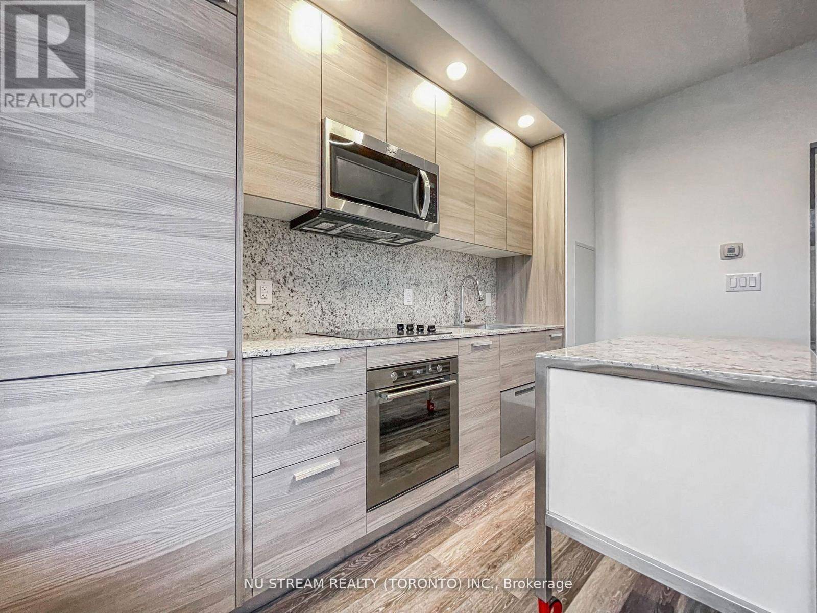 Toronto (willowdale West), ON M2N2N1,75 Canterbury PL #905
