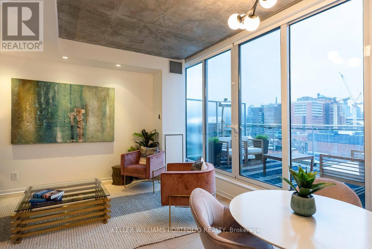 Toronto (trinity-bellwoods), ON M6J3X2,301 Markham ST #806