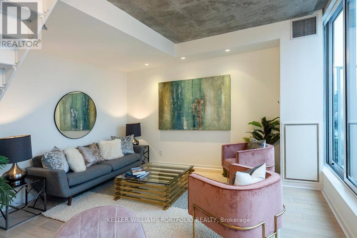 Toronto (trinity-bellwoods), ON M6J3X2,301 Markham ST #806