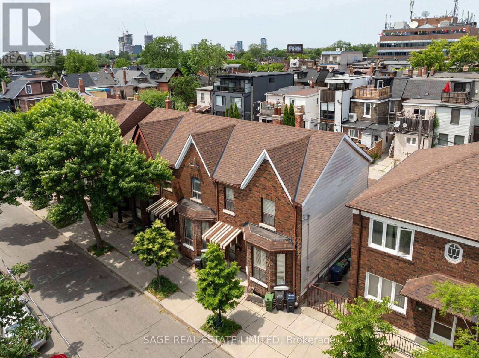 Toronto (trinity-bellwoods), ON M6J2B8,34 HENDERSON AVENUE