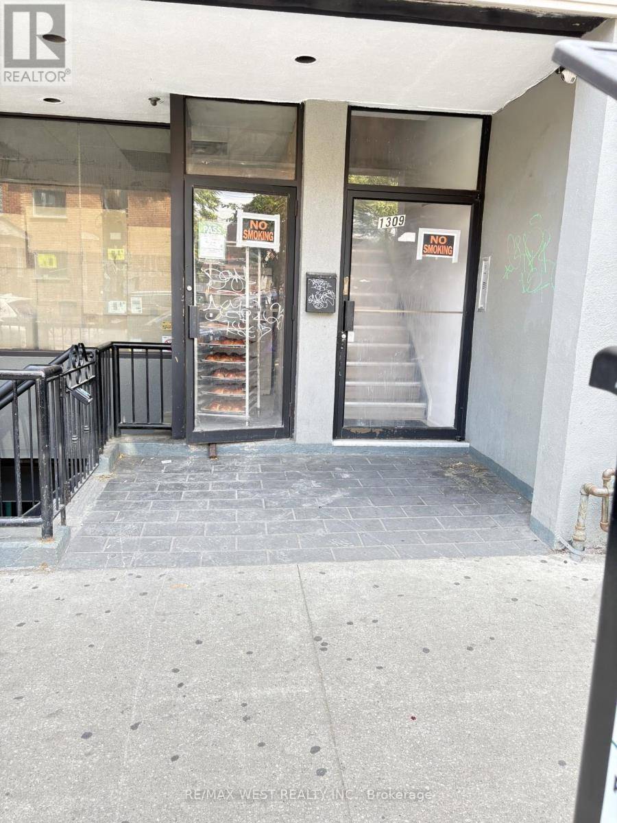 Toronto (palmerston-little Italy), ON M6J1X8,1309 DUNDAS STREET W