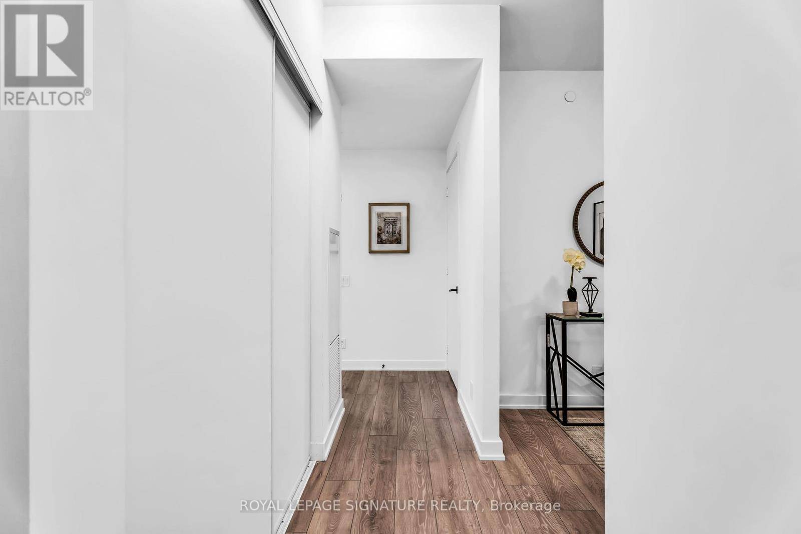 Toronto (waterfront Communities), ON M5V0W2,108 Peter ST East #1523